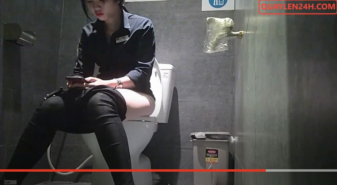 anh sex quay len gai xinh di dai tren trang quaylen69.com