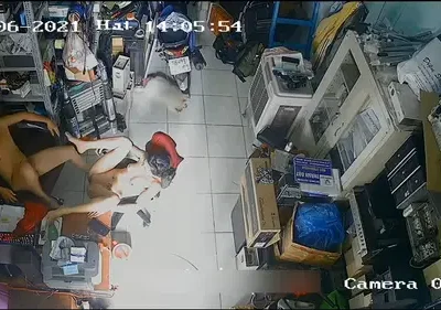 Hack camera hai vợ chồng già nện nhau cực tê