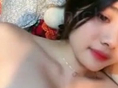 Em gái xinh mà dâm quá mà phải thủ dâm một mình
