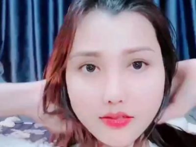 Em gái xinh ngoan yêu show hàng cực nét muốn địt quá