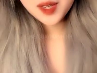 Em gái xinh livestream thủ dâm chỉ vì đam mê