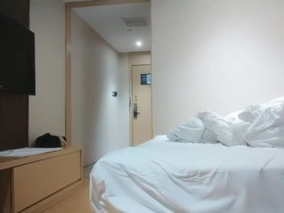 Em nhân viên tiếp anh khách địt cực khỏe