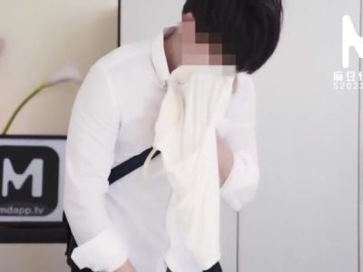 Lẻn vào phòng phát hiện cô bạn thân thủ dâm nện em luôn