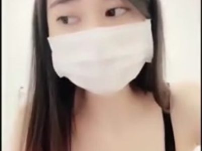 Móc lồn nhiều nước hồng hào của cô nữ sinh