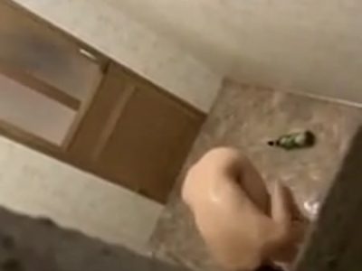 Quay lén bé sinh viên hàng xóm vú đẹp tắm đêm