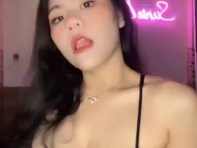 Livestream show cặp vú bự cho cánh mày râu dâm quá