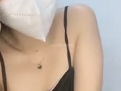 Em gái vú bự cùng cái lồn to không lông lắc cực sung