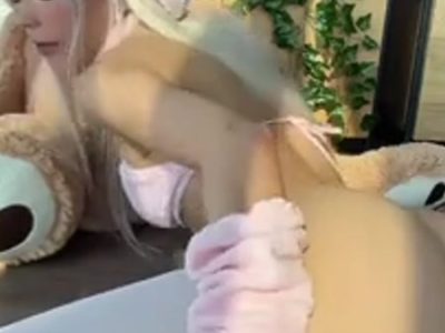 Em gái xinh ngọt nước nứng lồn show hàng cực nét