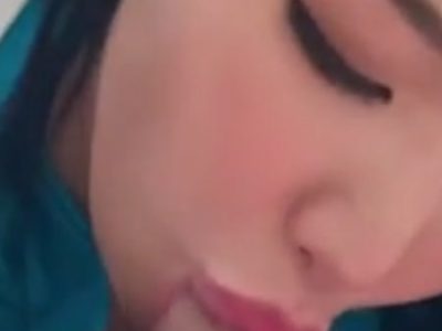 Em gái xinh dâm dục chăm sóc cậu nhỏ của anh cực nhiệt tình