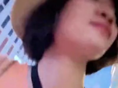 Em gái xinh vú to dáng đẹp show hàng cực nét ngay ngoài phố