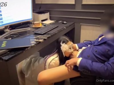 Em thư ký dâm đãng làm tình với sếp ngay tại văn phòng