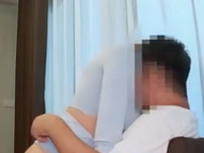 Em nhân viên tiếp anh khác tại hotel chăm sóc con kiu cho anh cực phê