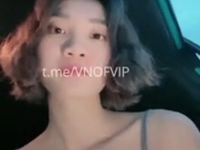 Em gái xinh vú to nứng lồn tự sướng ngay tên taxi