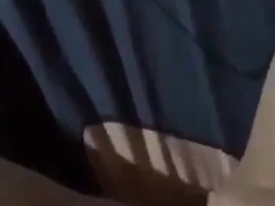 Em gái mới lớn ngực to vạch lồn cho bạn trai xemg