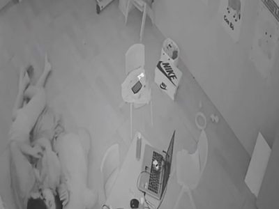 Lộ clip làm tình cùng bạn gái tại phòng khách