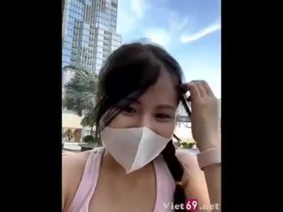 Gái việt show hàng ngay nơi công cộng