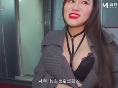 Em gái vú bự mặc đồ lưới sexy quá địt tung lồn em cực phê