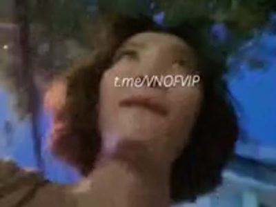 Em gái xinh vú to dáng đẹp show hàng cực nét ngay ngoài phố