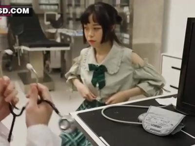 Em gái mới lớn đi khám phụ khoa gặp bác sĩ biến thái địt tung lồn em
