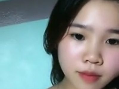 Em gái mới lớn lồn dâm vú to show hàng cực nét